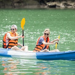 Halongbuchtkreuzfahrt mit Kayaktour