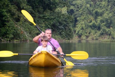 Robert Reischl beim Ausflug am Cheow Larn Stausee beim Rainforest Camp