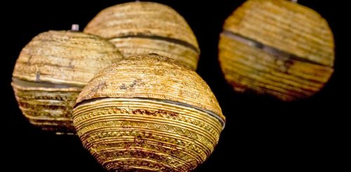 Kopfschmuck aus Goldkugeln Hallstattzeit/ Foto:Keltenmuseum Hallein Thorsten Rabsilber