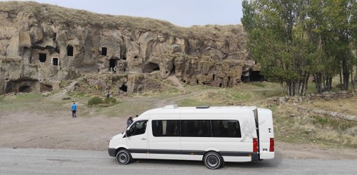 unser Bus vor Ahlat Ostanatolien