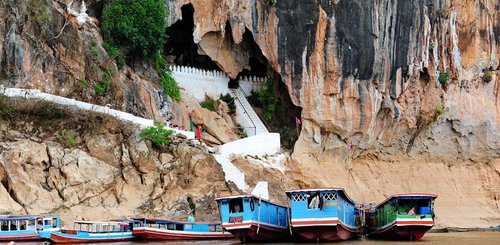 Klippen im Mekong vor den Pak Ou Höhlen bei Luang Prabang