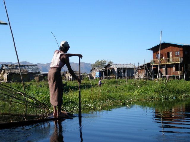 Inlesee Mynamar Local Man returning home