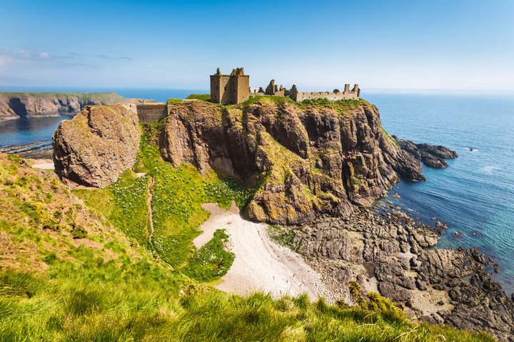 aalte Grenzfestung Dunnottar Castle auf einem Klippenvorsprung gelegen