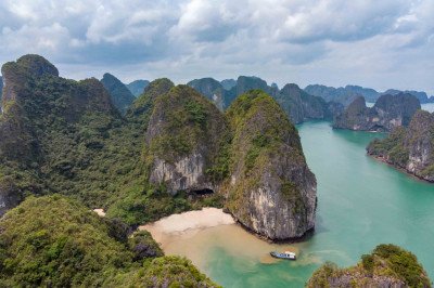 Trinh Nu Cave Privatstrand der Bhaya Cruise Halongbucht