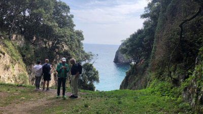 Ausblick von El Pindal auf die Bucht vor der Höhle