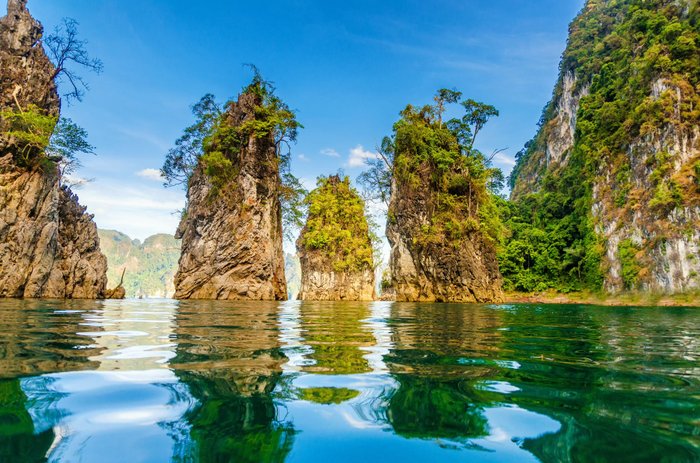 auch am Cheow Larn Stausee im Khao Sok Nationalpark wurde DSDS gedreht. Hier sind die schwimmenden Unterkünfte zu finden.