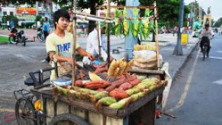 Saigon Straßenstand mit Obst und Gemüse