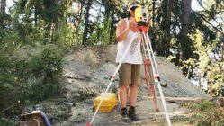 Hohe Birge Grabungsreise Vermessung mit dem Tachymeter