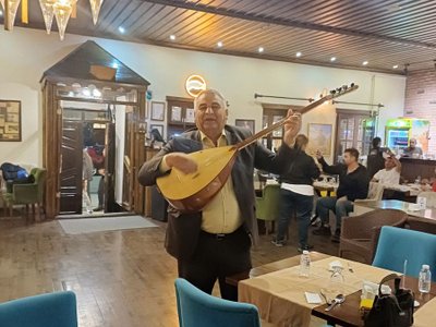 Abendessen mit Gesangsdarbietung in Kars