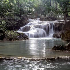 Wasserfall im Erawan Nationalpark ideal zum Schwimmen